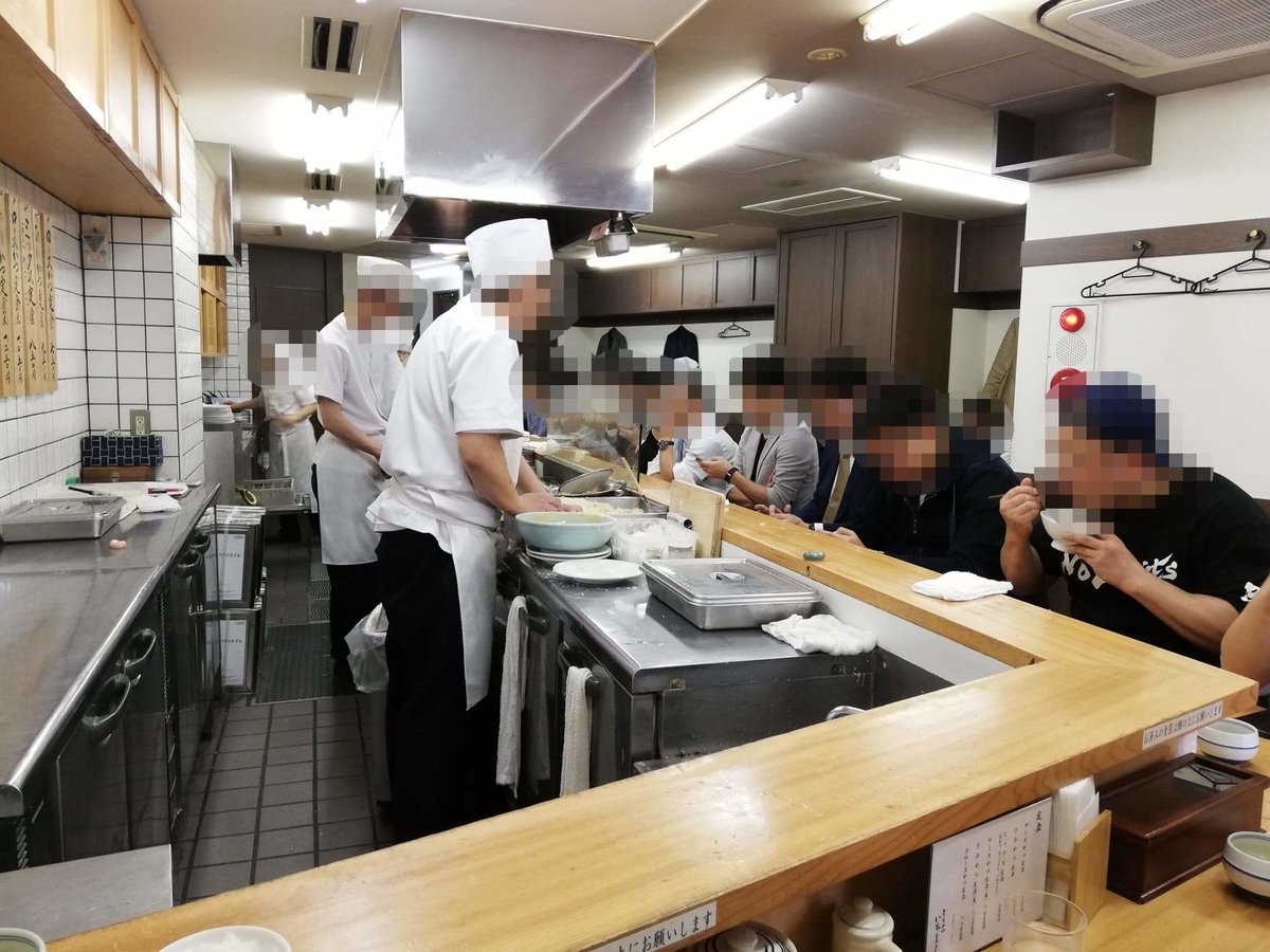 高田馬場『とんかついちよし』の店内写真